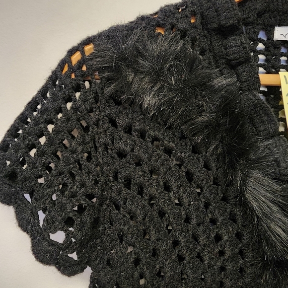 Vintage Rxb Black Crochet Short-Sleeve fur trimmed ruffled Sweater - Picture 8 of 9